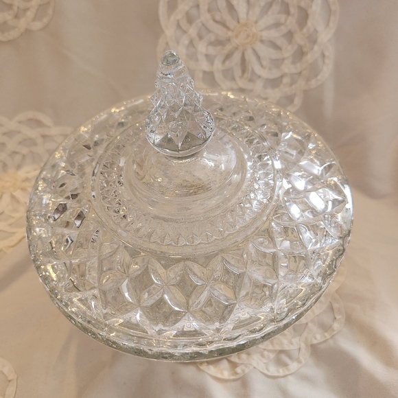 Anchor Hocking Wexford Diamond Glass Pedestal Covered Candy Dish - Picture 2 of 6